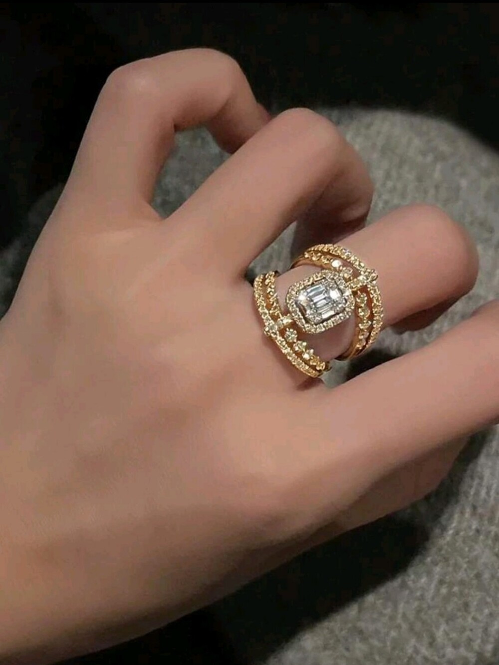 BRAND NEW ** Gold Crystal Halo Statement Cuff Ring